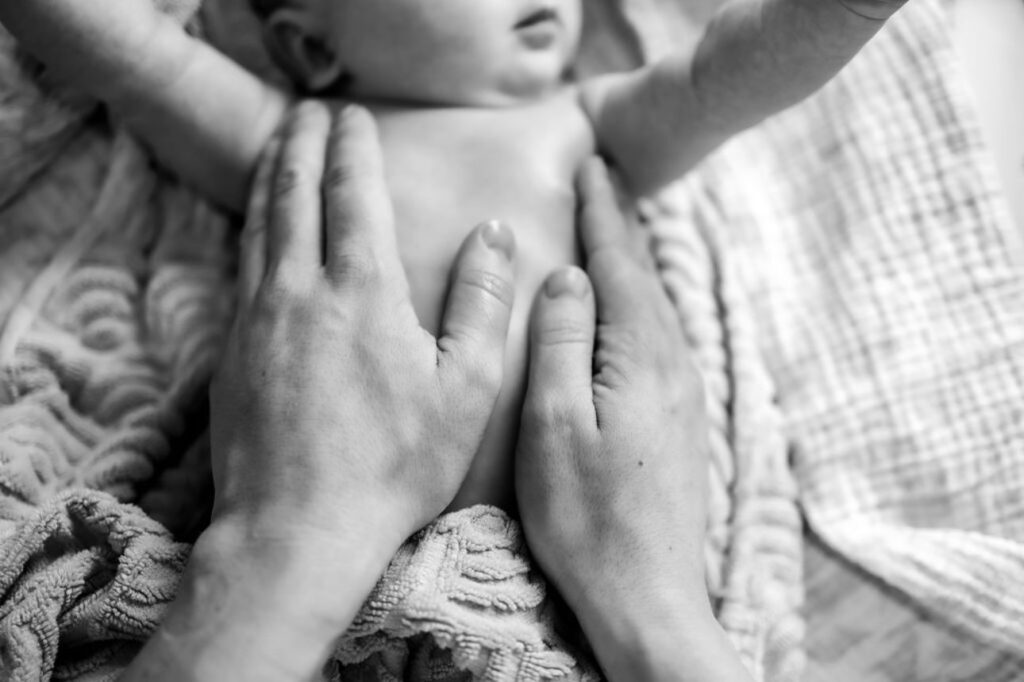 Baby met buikkrampjes komt tot rust bij Baby Spa Twente